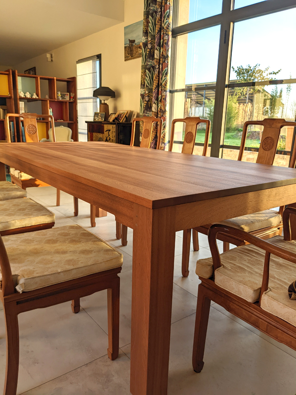 Table à rallonges en bois de sapelli. Création atelier Jules B